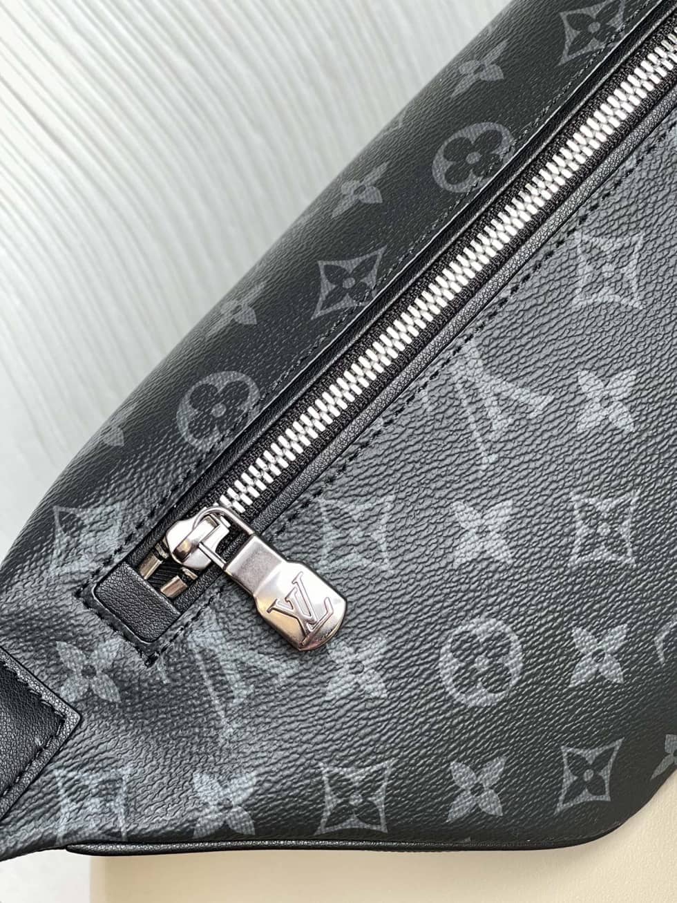 L0vis Vvtt0n Discovery Bumbag Monogram Eclipse Black M46035 Replica Belt Bag