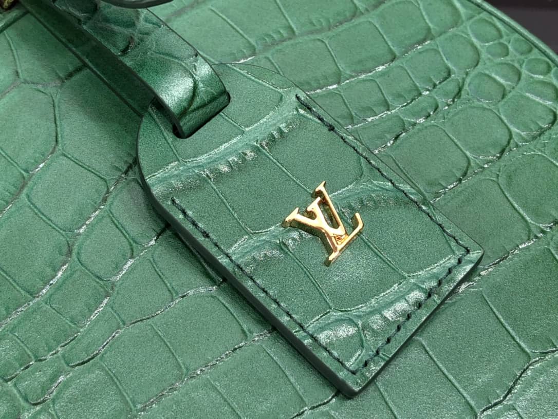 L0vis Vvtt0n Petite Boite Chapeau Crocodilien Brillant Replica Bag Green N93597