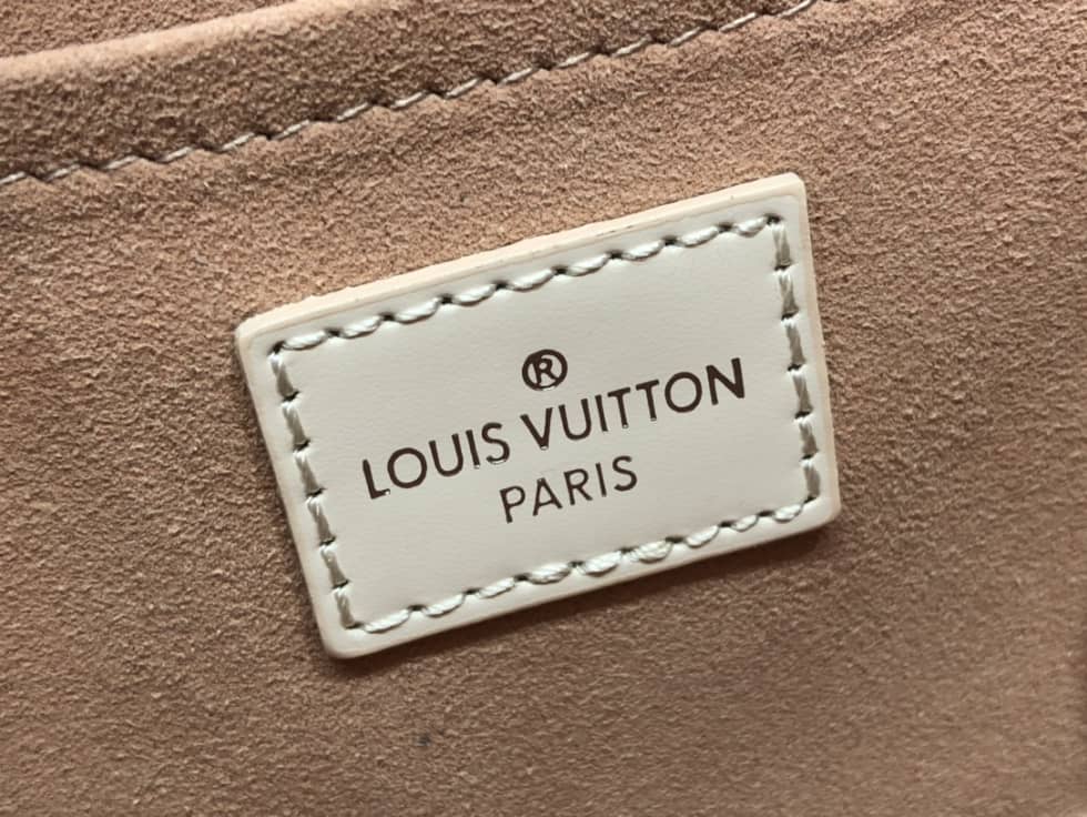 L0vis Vvtt0n Cluny Mini Epi Leather M58928 Replica Shoulder Bag