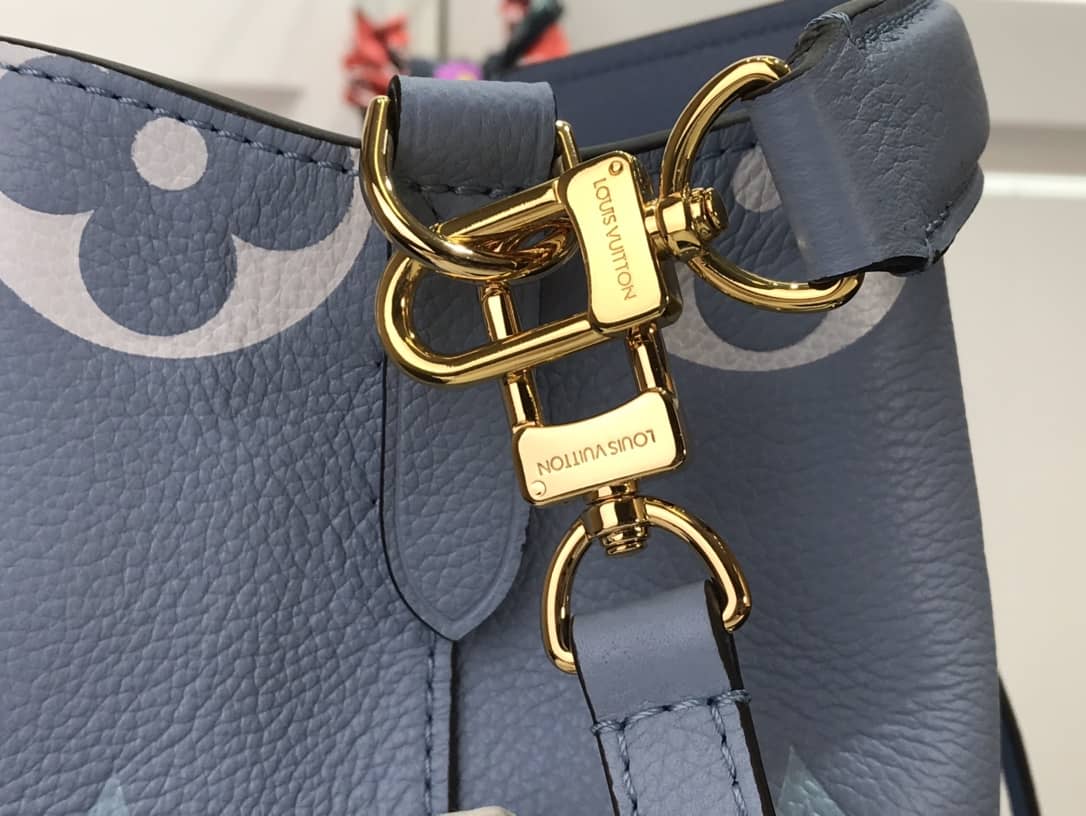 L0vis Vvtt0n Neo Noe Monogram Leather Replica Shoulder Bag Blue M45709