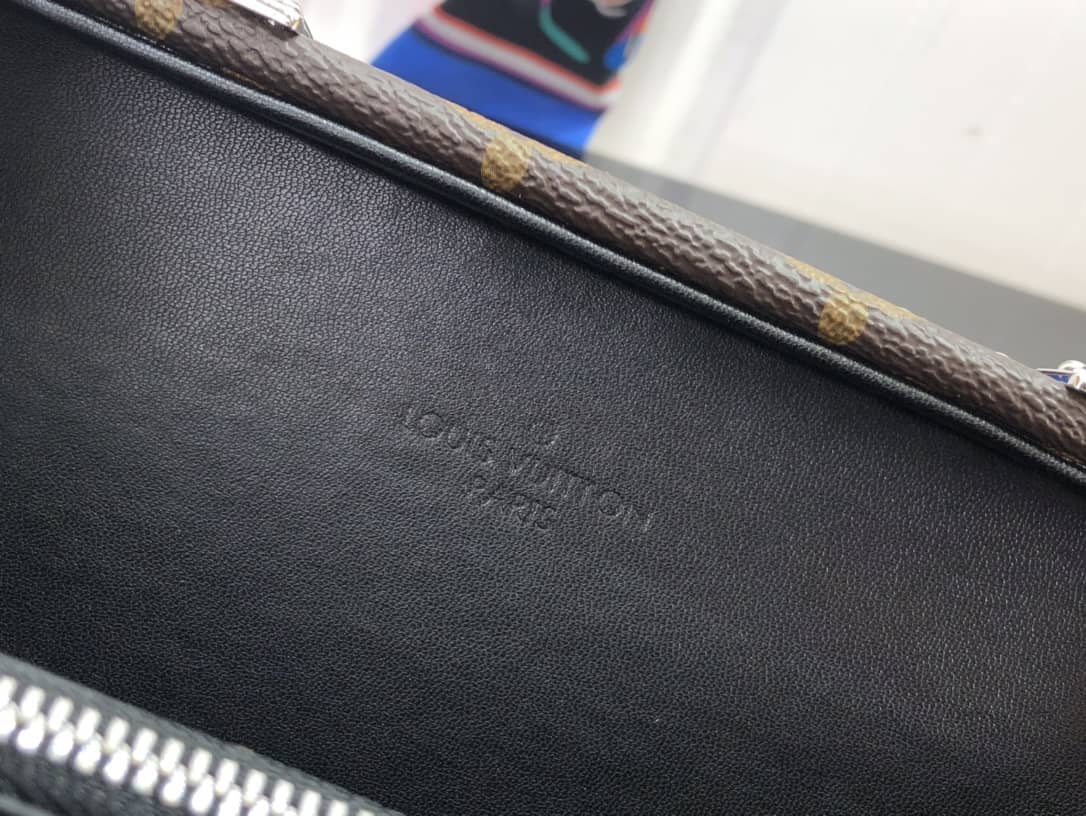 L0vis Vvtt0n Monogram Massacar Canvas Clutch Box Replica