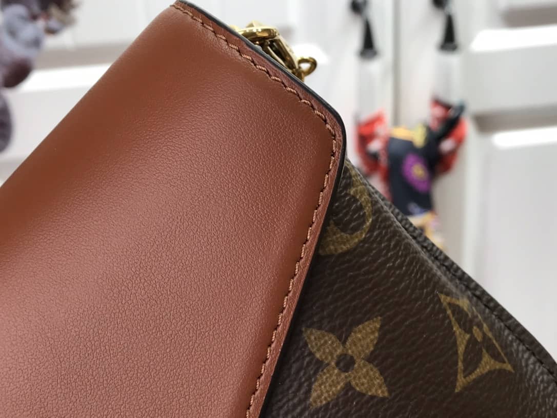 L0vis Vvtt0n Padlock On Strap Monogram Replica Shoulder Bag Brown M80559