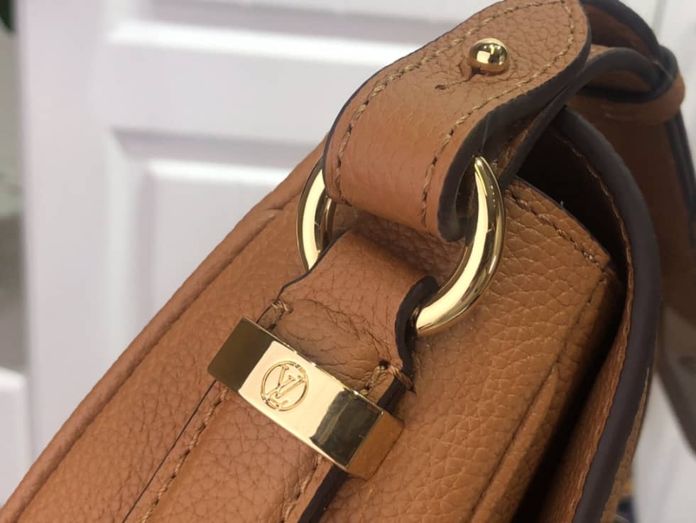 L0vis Vvtt0n Pont 9 Soft MM Grained Calfskin Brown M58967 Replica Crossbody Bag