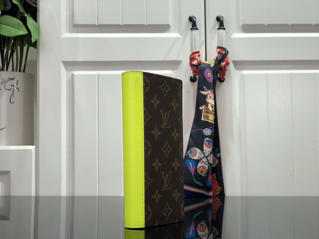 L0vis Vvtt0n Monogram Long Leather Brazza Wallet Replica Yellow M80790