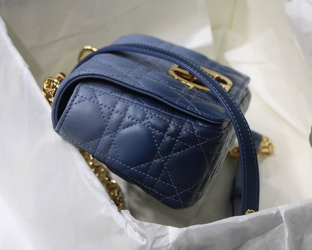 Chr1st1an D10r Caro Replica Bag