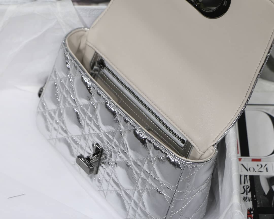 Chr1st1an D10r Caro Replica Bag