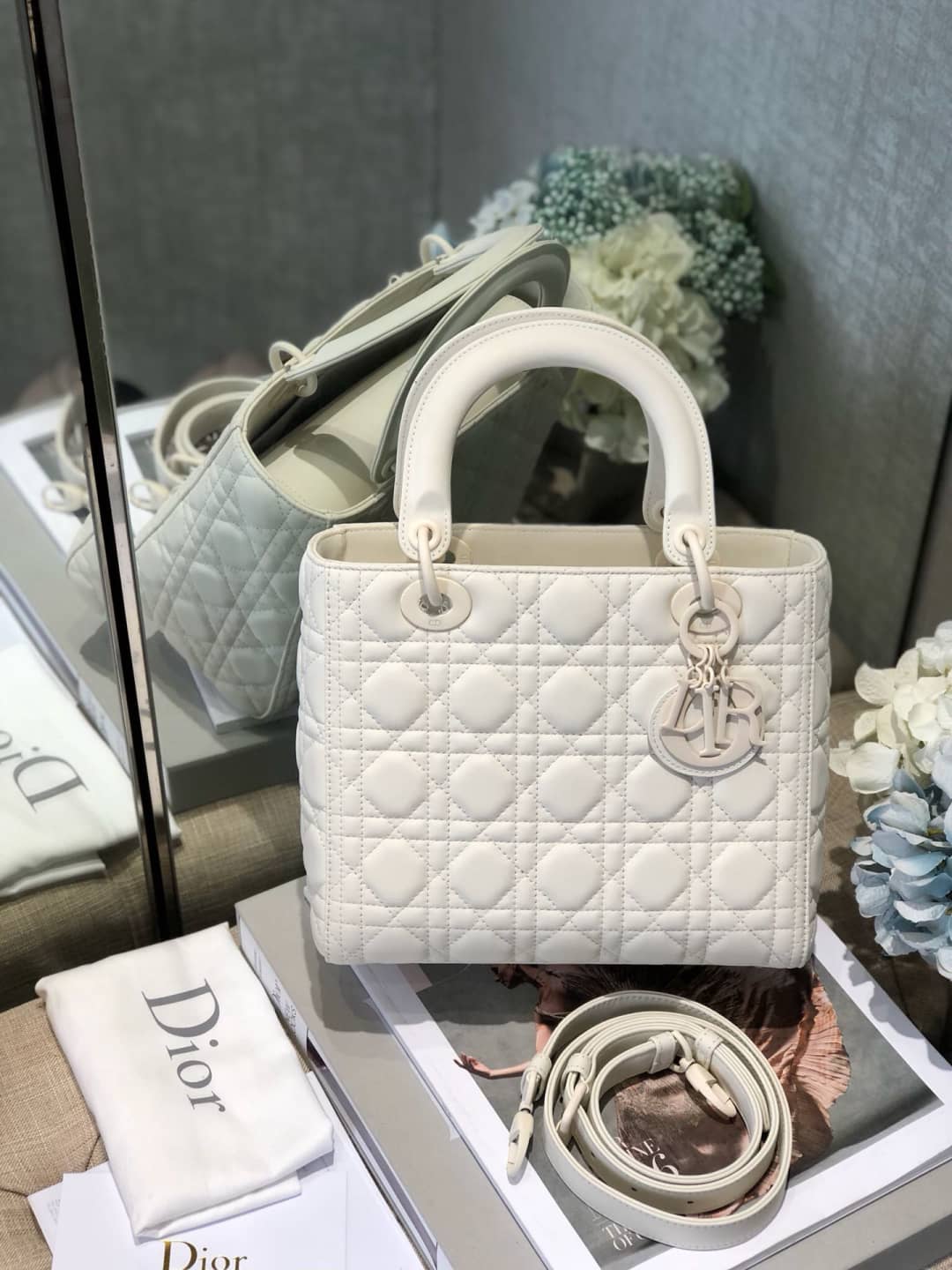 Chr1st1an D10r Lady D10r 24CM Replica Bag