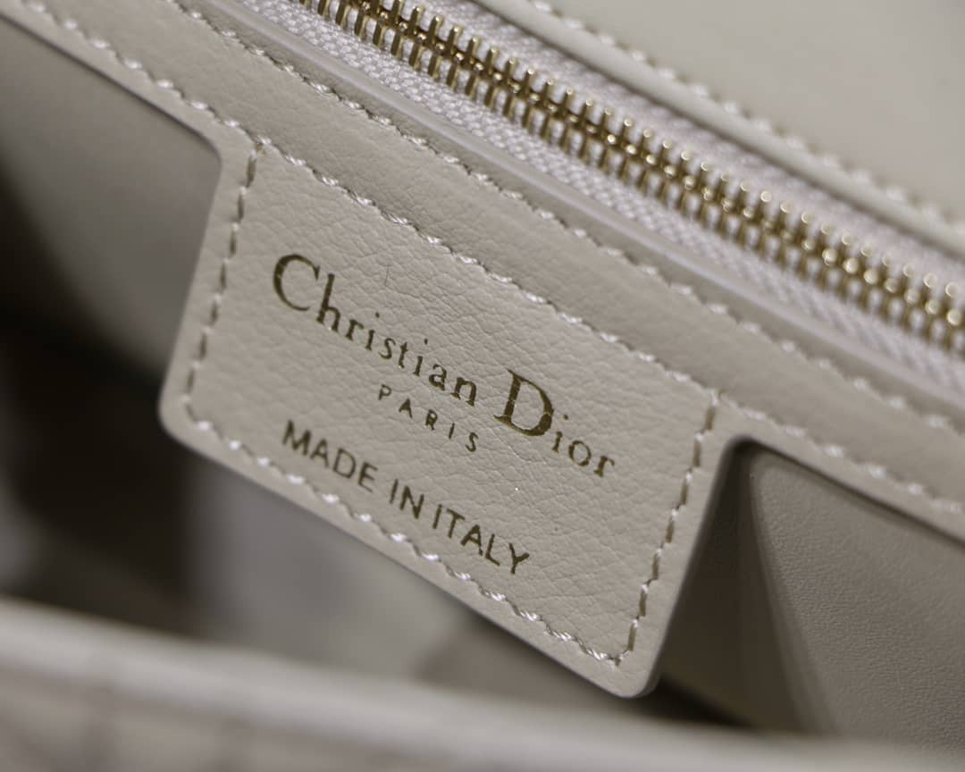 Chr1st1an D10r Caro Replica Bag