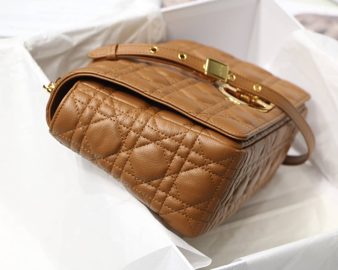 Chr1st1an D10r Caro Replica Bag