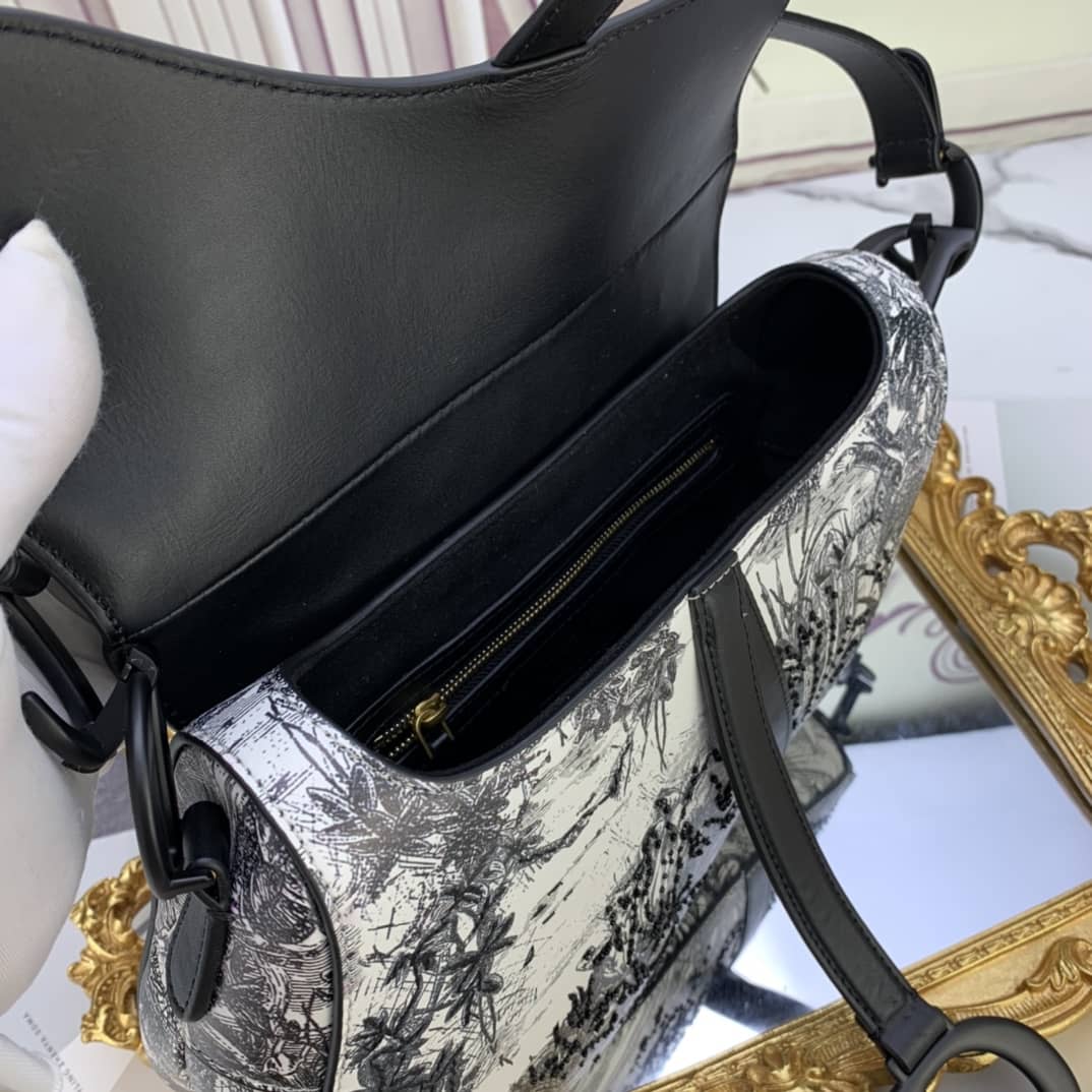 Chr1st1an D10r Saddle Replica Bag