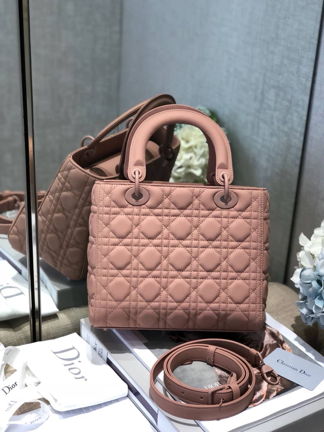 Chr1st1an D10r Lady D10r 24CM Replica Bag