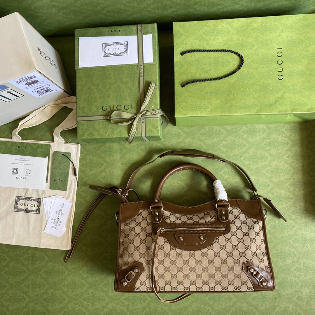 Gvc*1 x Ba1en*iaga GG Canvas City Bag Replica 658597