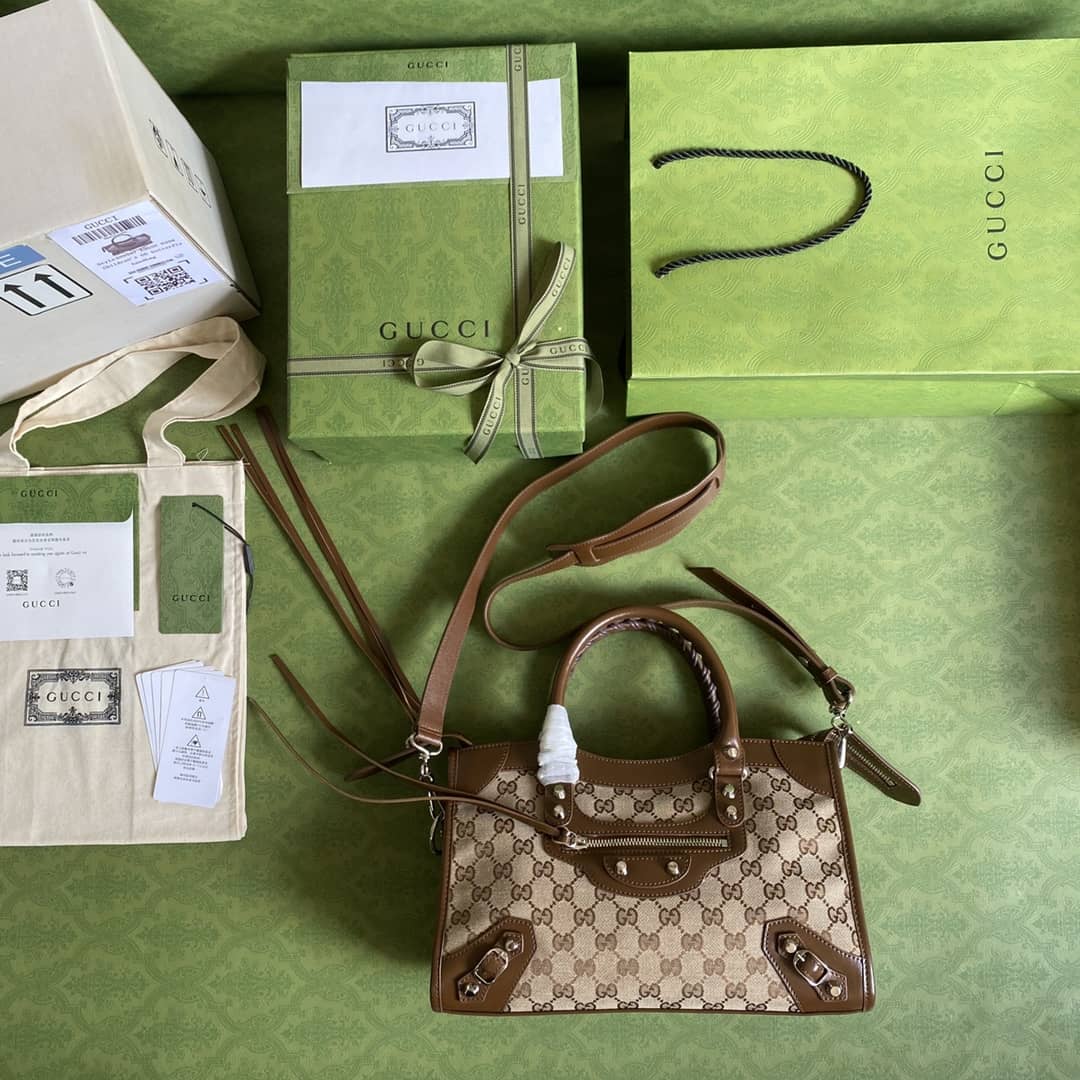 Gvc*1 x Ba1en*iaga GG Canvas City Bag Replica 658597