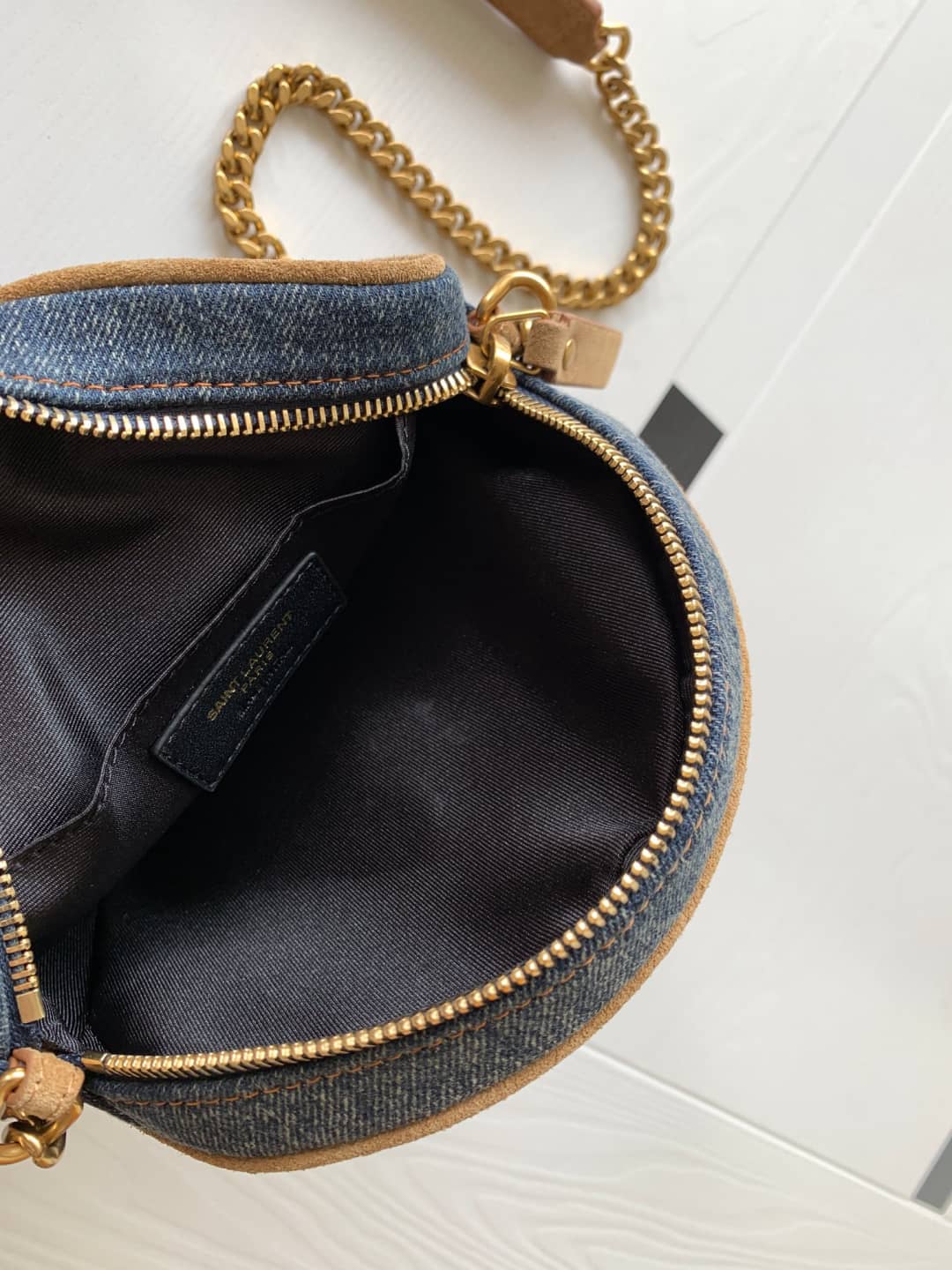 Sa1nt Lau*nt Y51 Vinyle Denim Quilted Round Bag