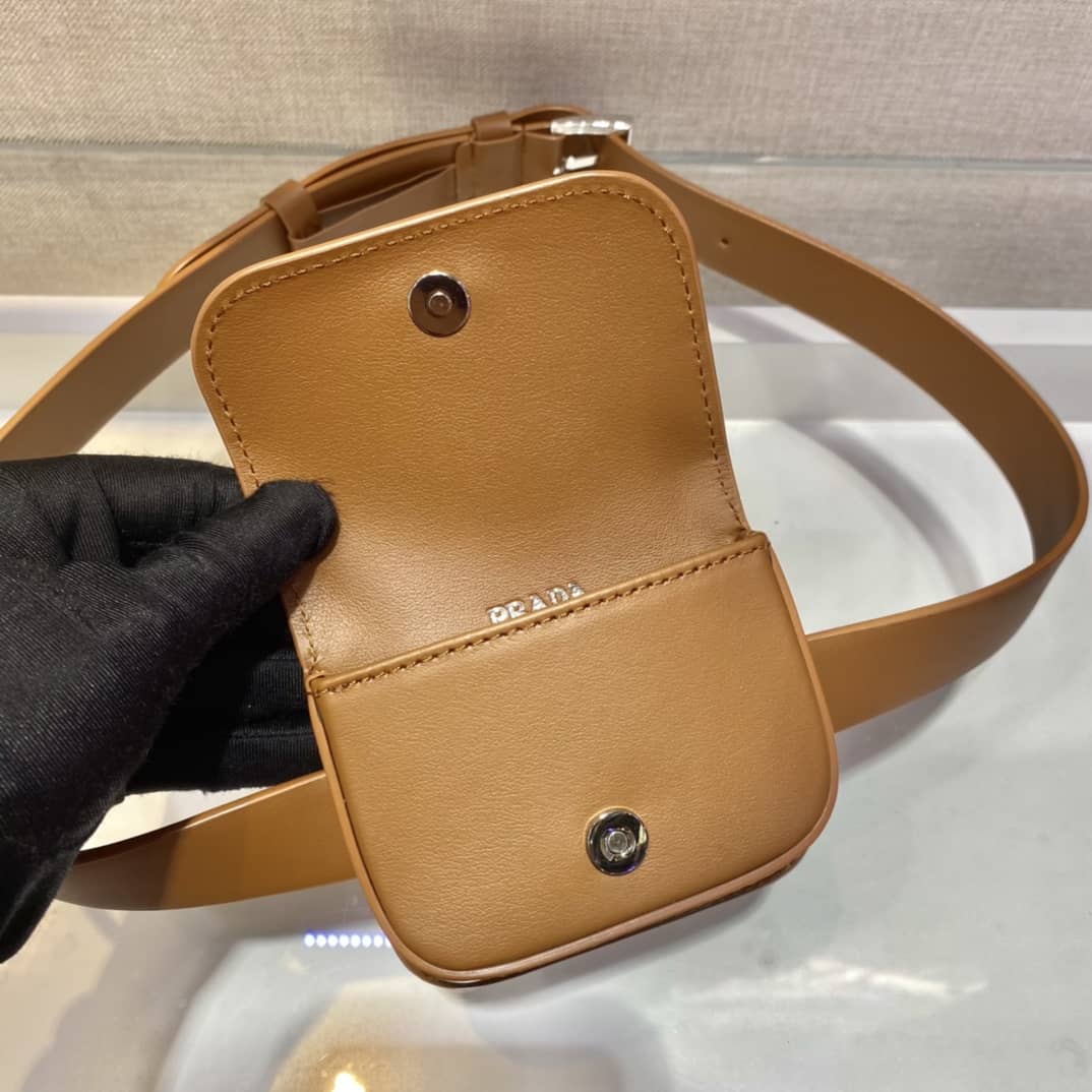 Pra*a Womens Leather Belt With Pouch