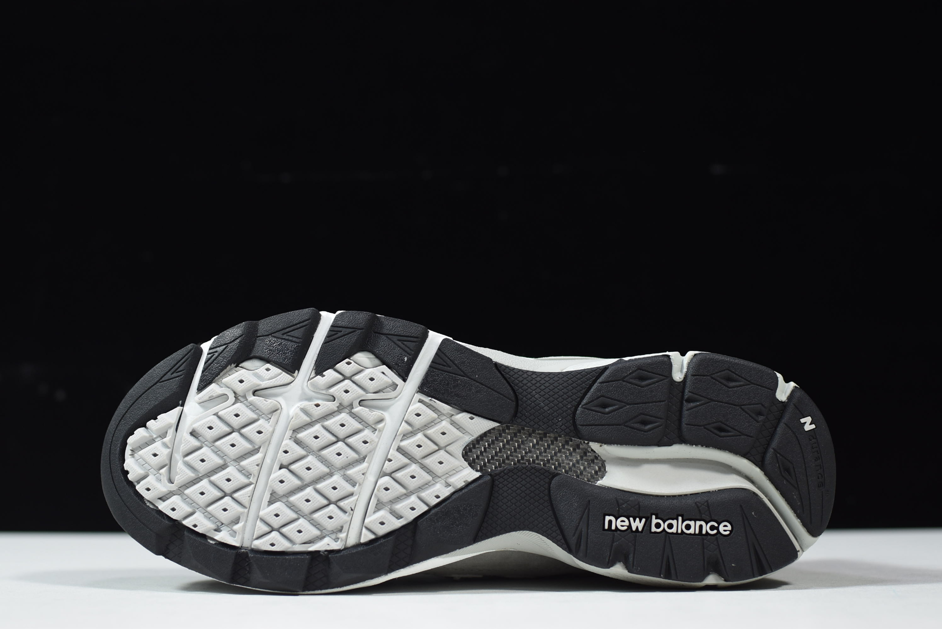 990v3  Grey White  M990GL3