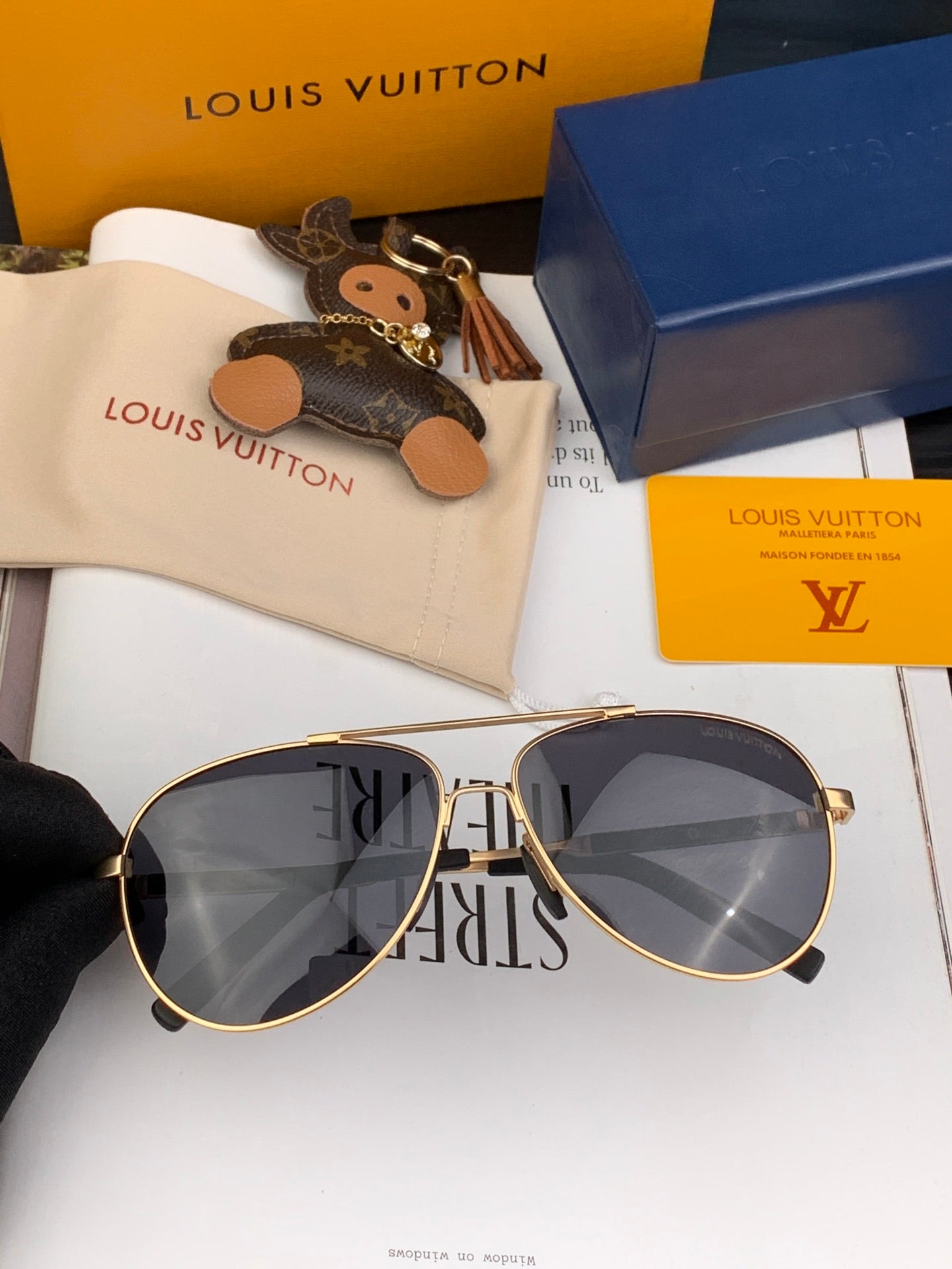 L0vis Vvtt0n Sunglasses