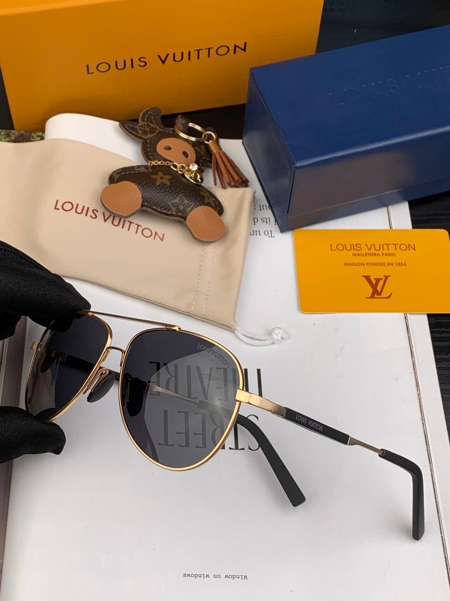 L0vis Vvtt0n Sunglasses