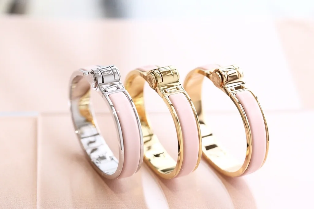 H**me5 bracelet