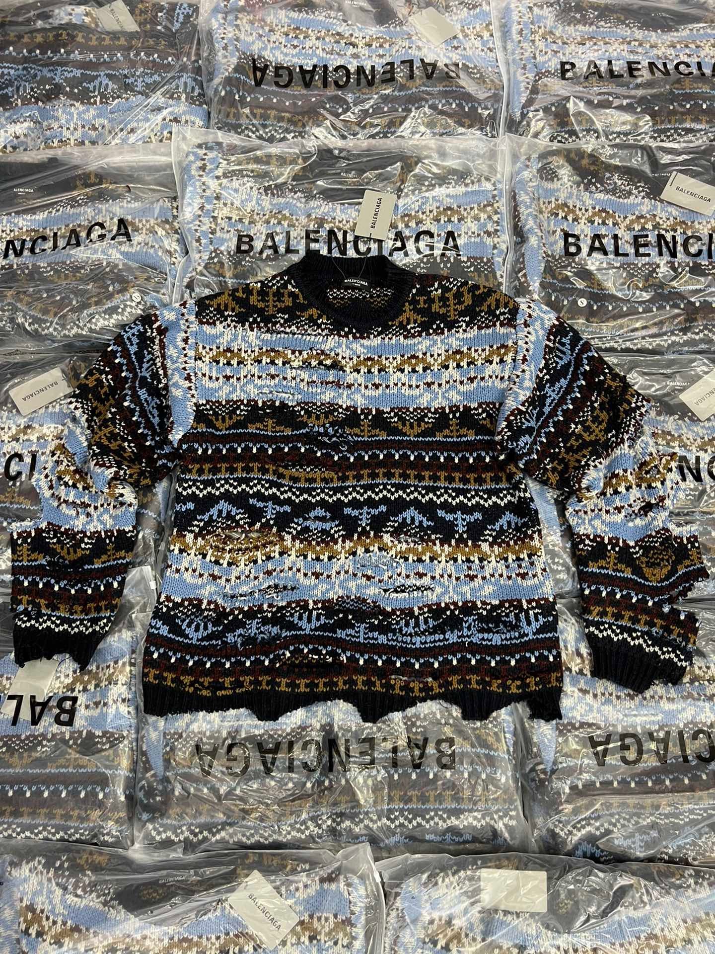 Ba1en*iaga Sweater