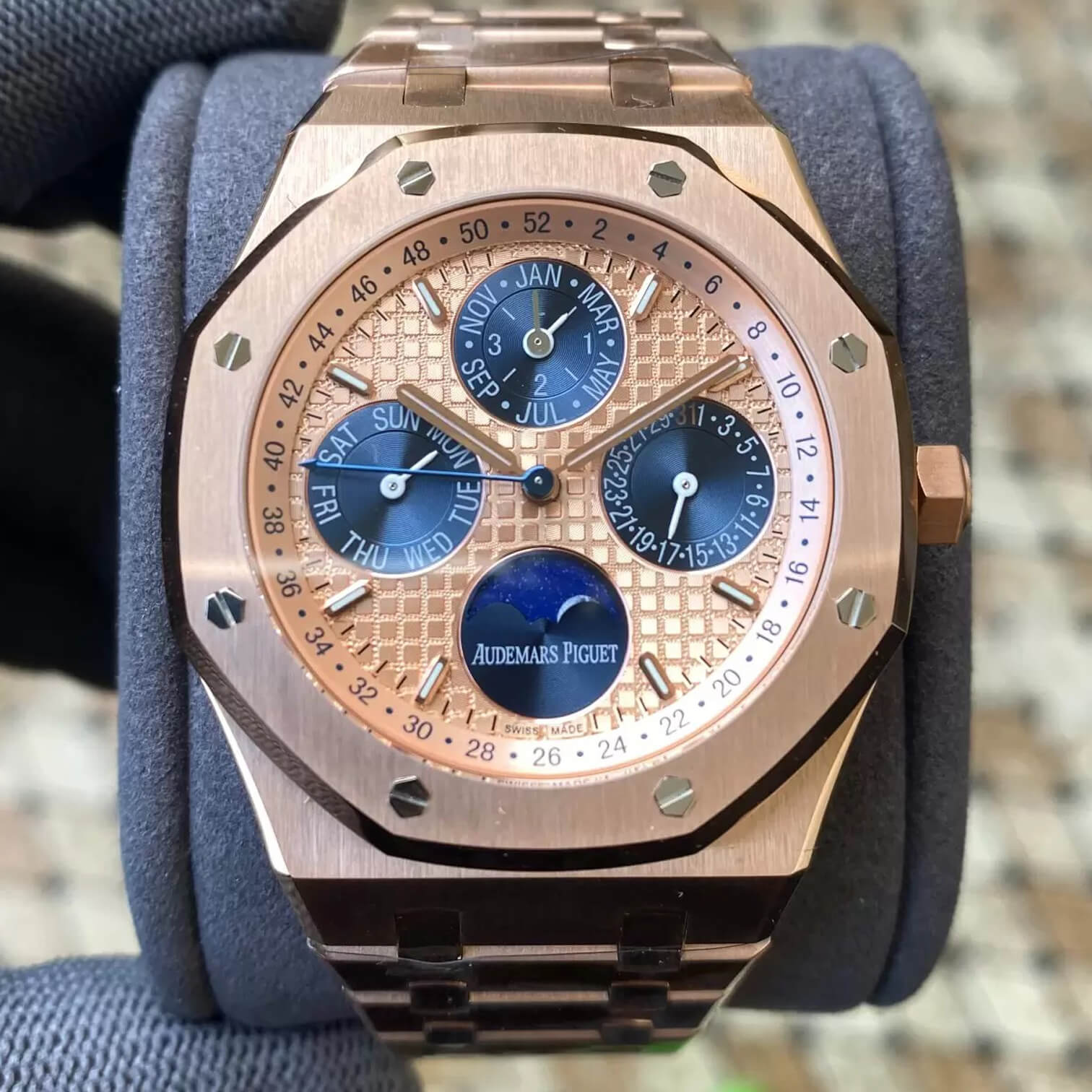 Replica Audemars P1g*et Royal Oak 26584OR.OO.1220OR.01 1:1 Best Edition APS Factory Gold Dial