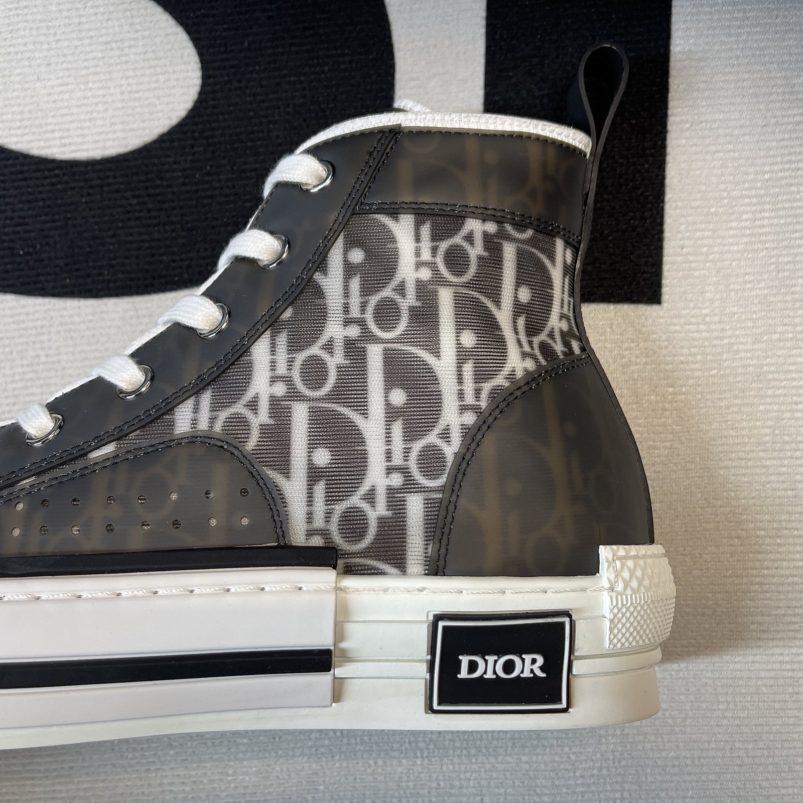 D10r B23 High Top Sneaker 19
