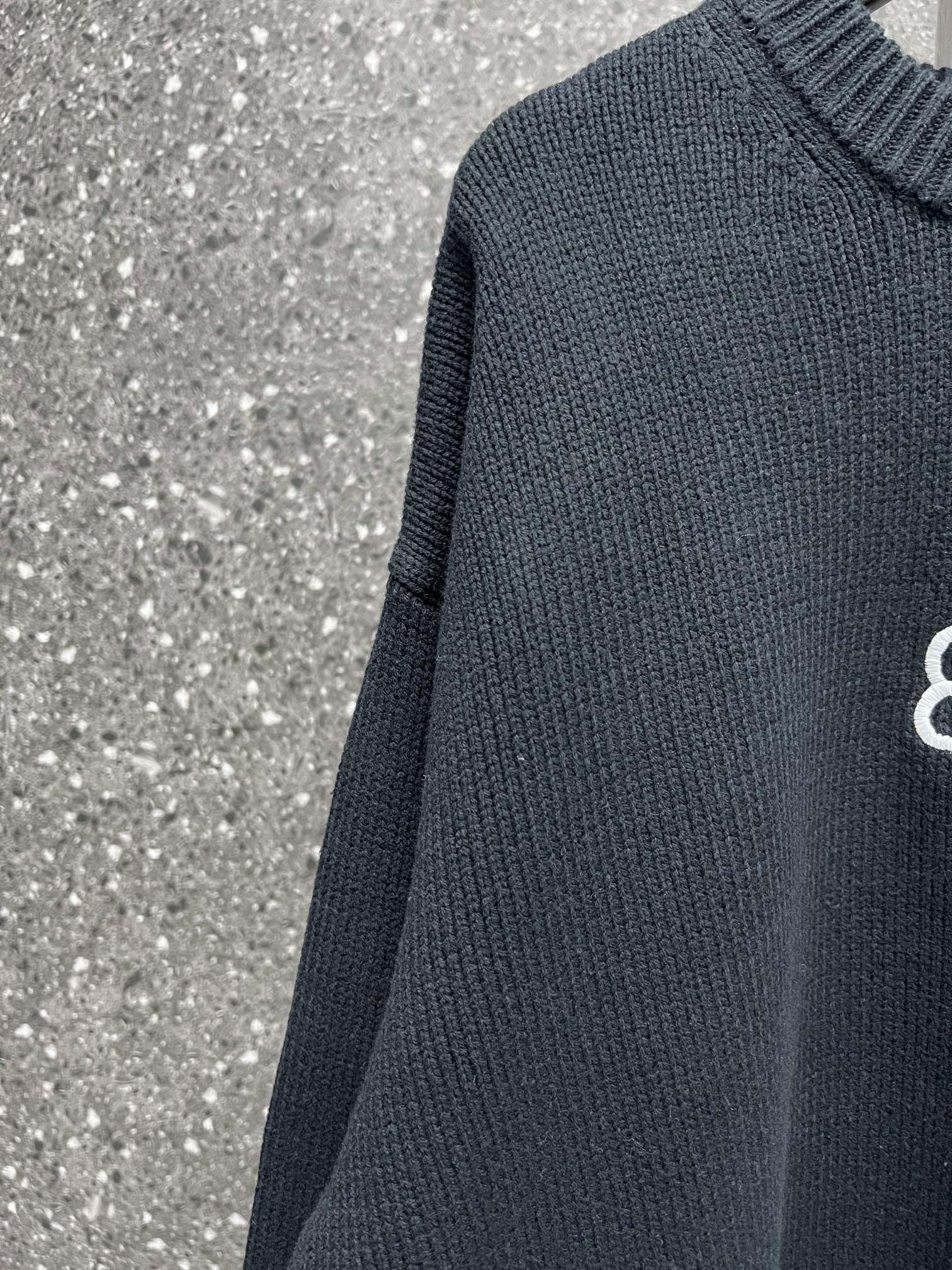 Ba1en*iaga Sweater