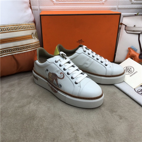 H**me5 sneaker