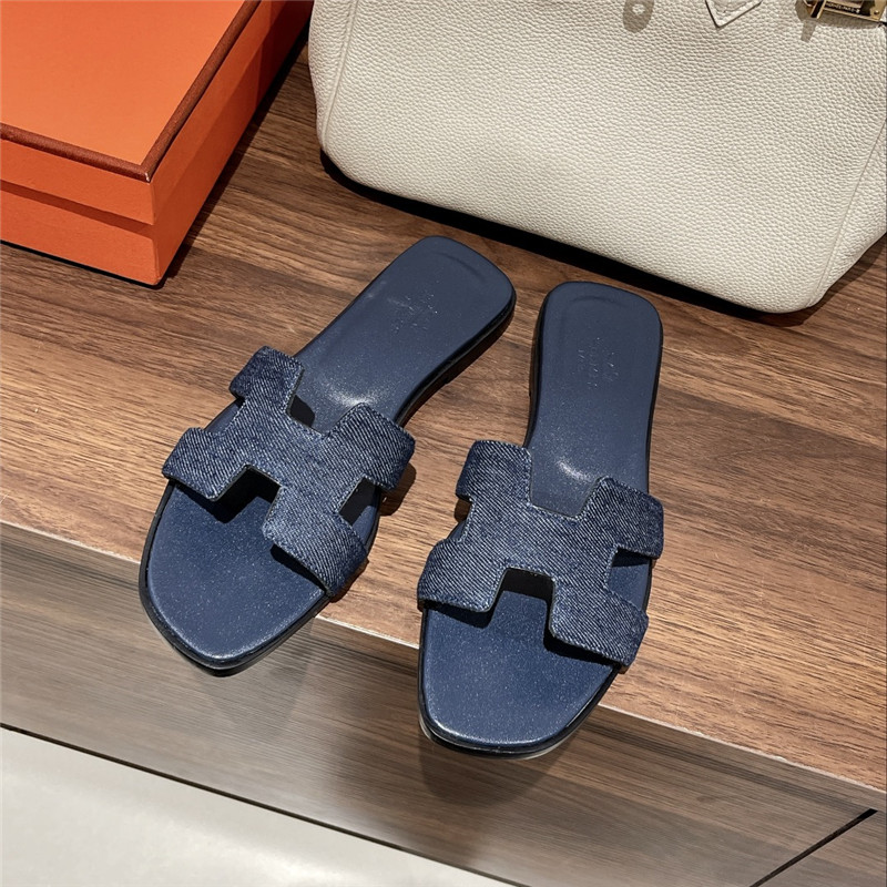 H**me5 H buckle slippers