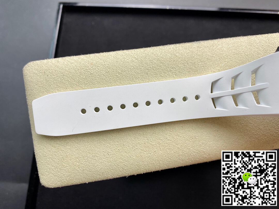 Replica Richard Mille RM011-03 1:1 Best Edition KV Factory Carbon Fiber White Strap