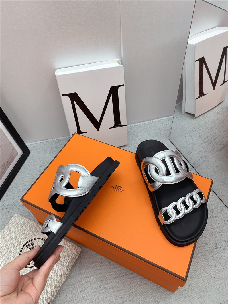 H**me5 flat sandals