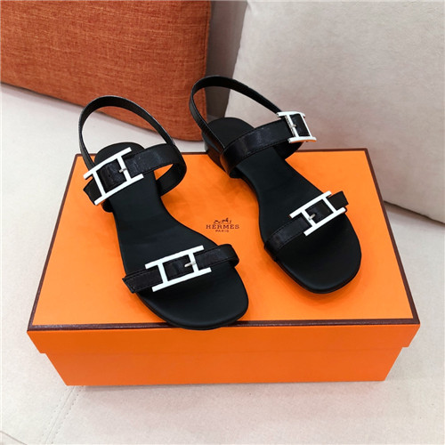H**me5 flat sandals