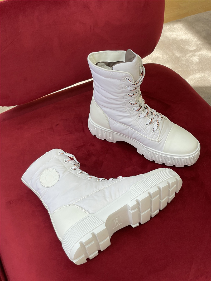 H**me5 down sports ankle boots