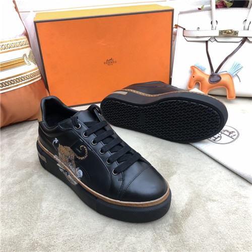 H**me5 sneaker