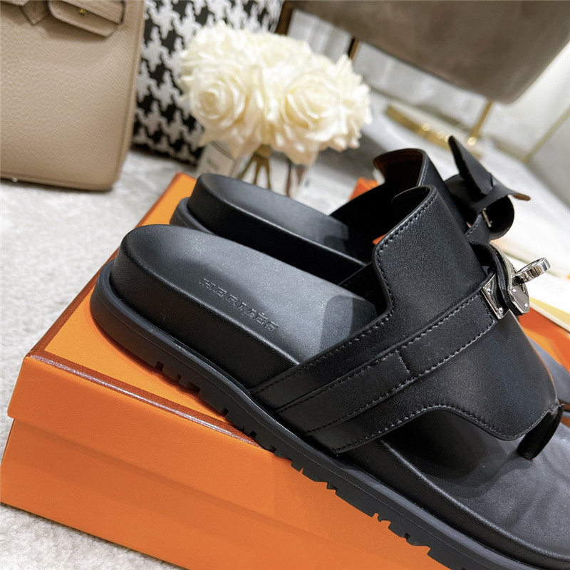 H**me5 kelly buckle slippers