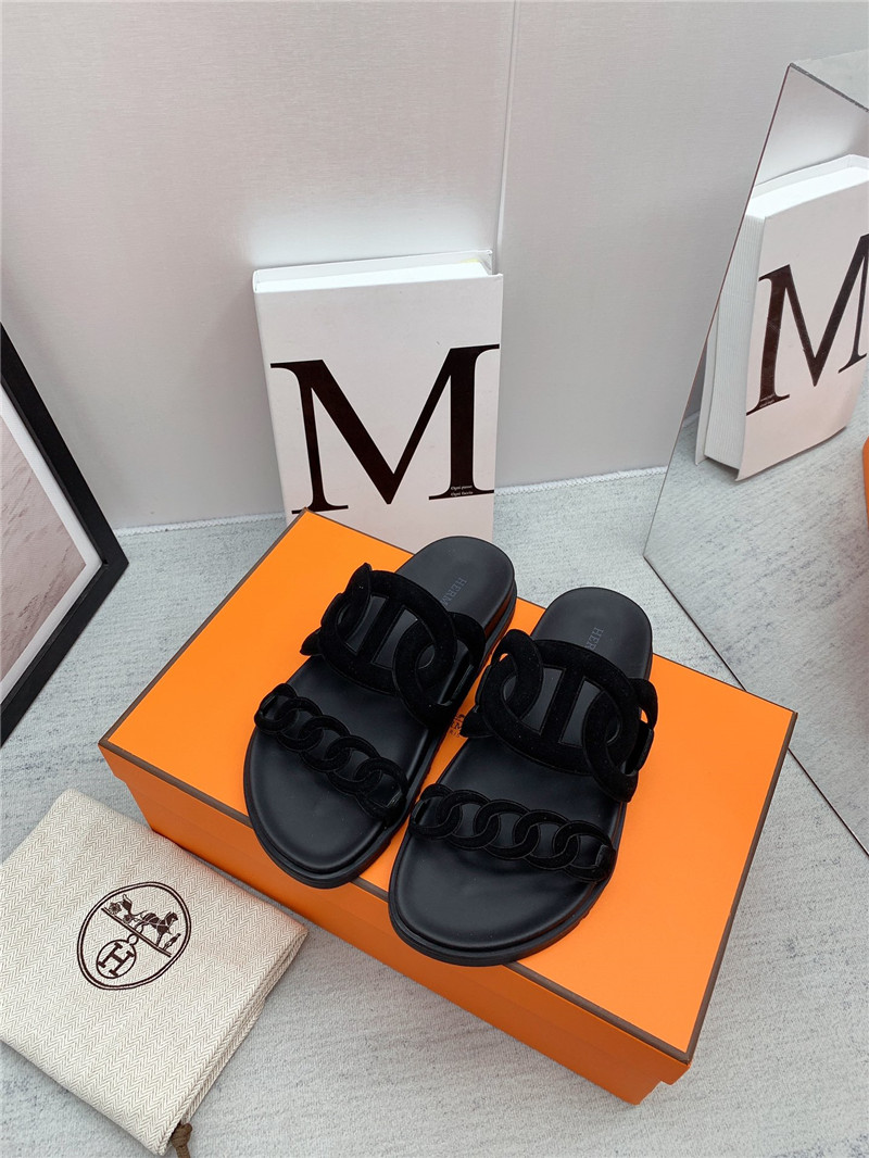 H**me5 flat sandals