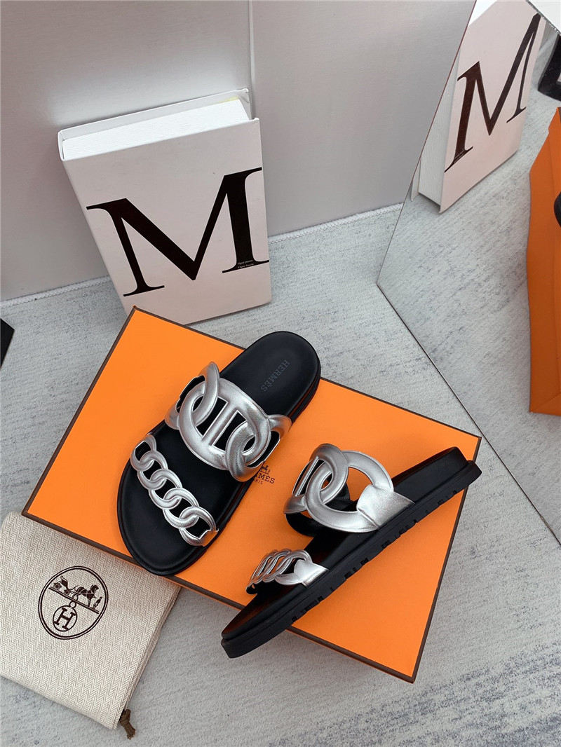 H**me5 flat sandals