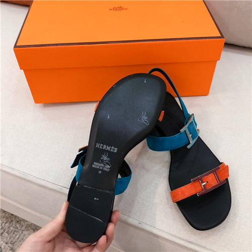 H**me5 flat sandals