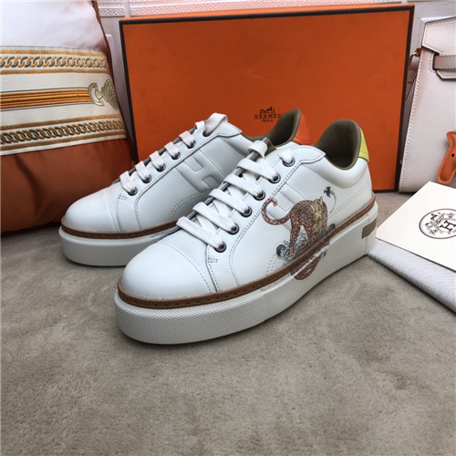 H**me5 sneaker