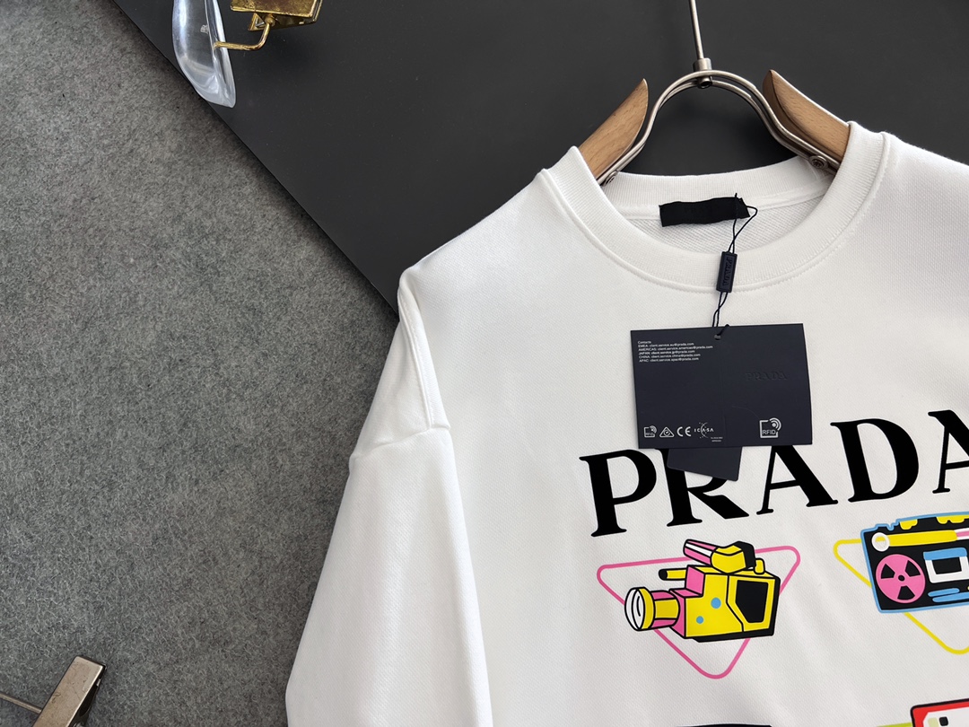 Pra*a Hoodie