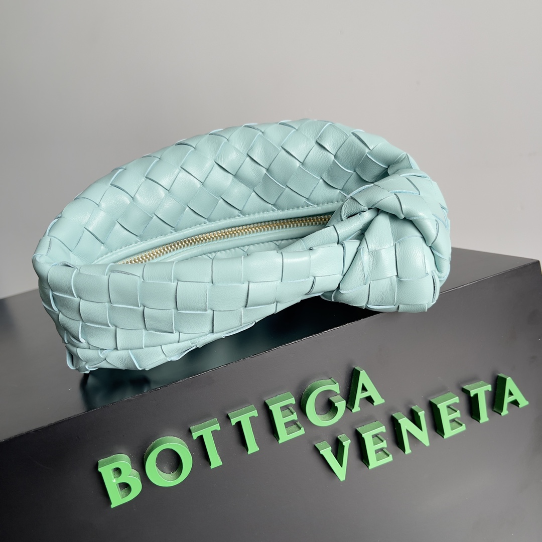 B0tt*ga Ven*ta Woman