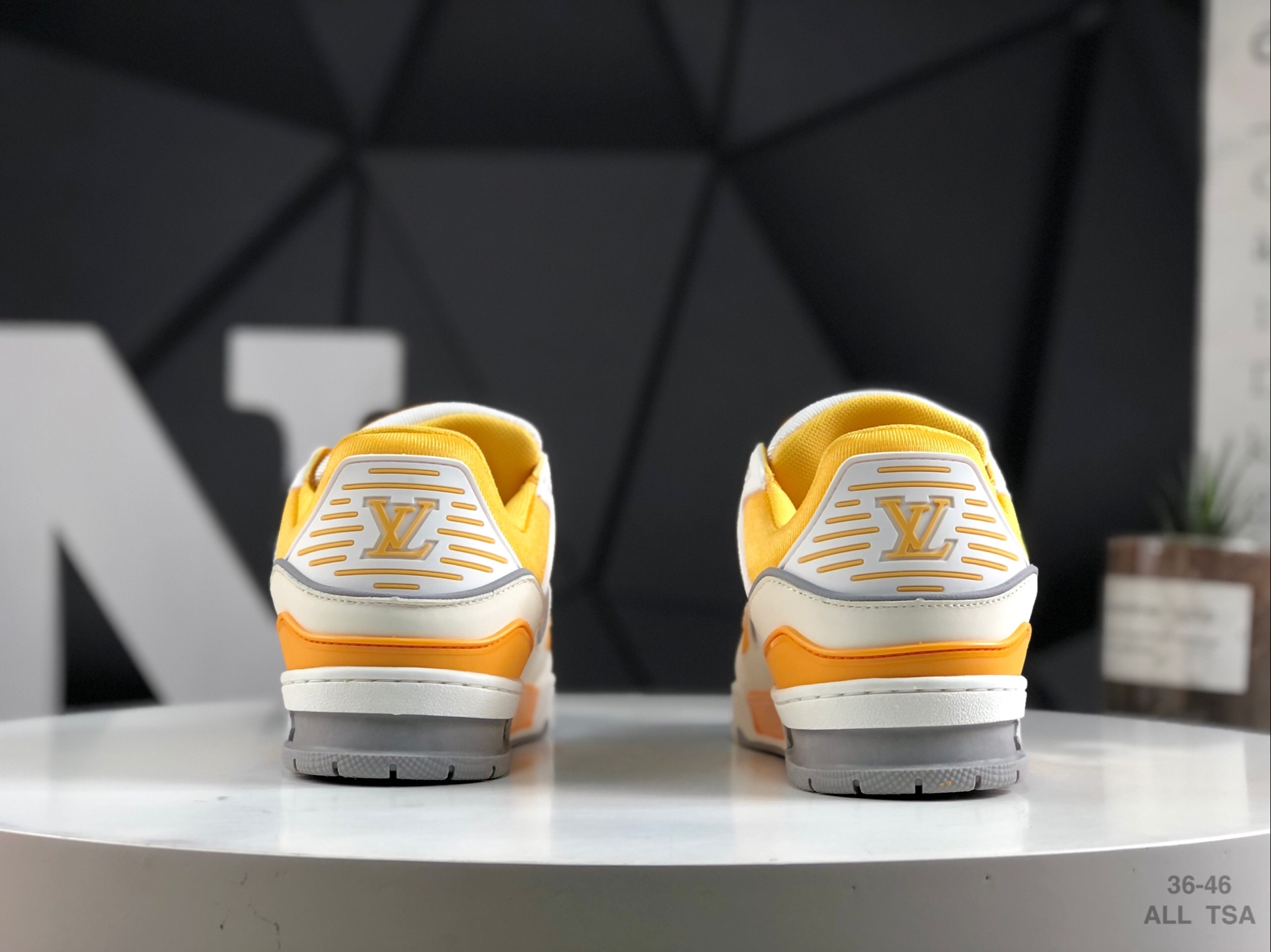 L0vis Vvtt0n sneakers replica