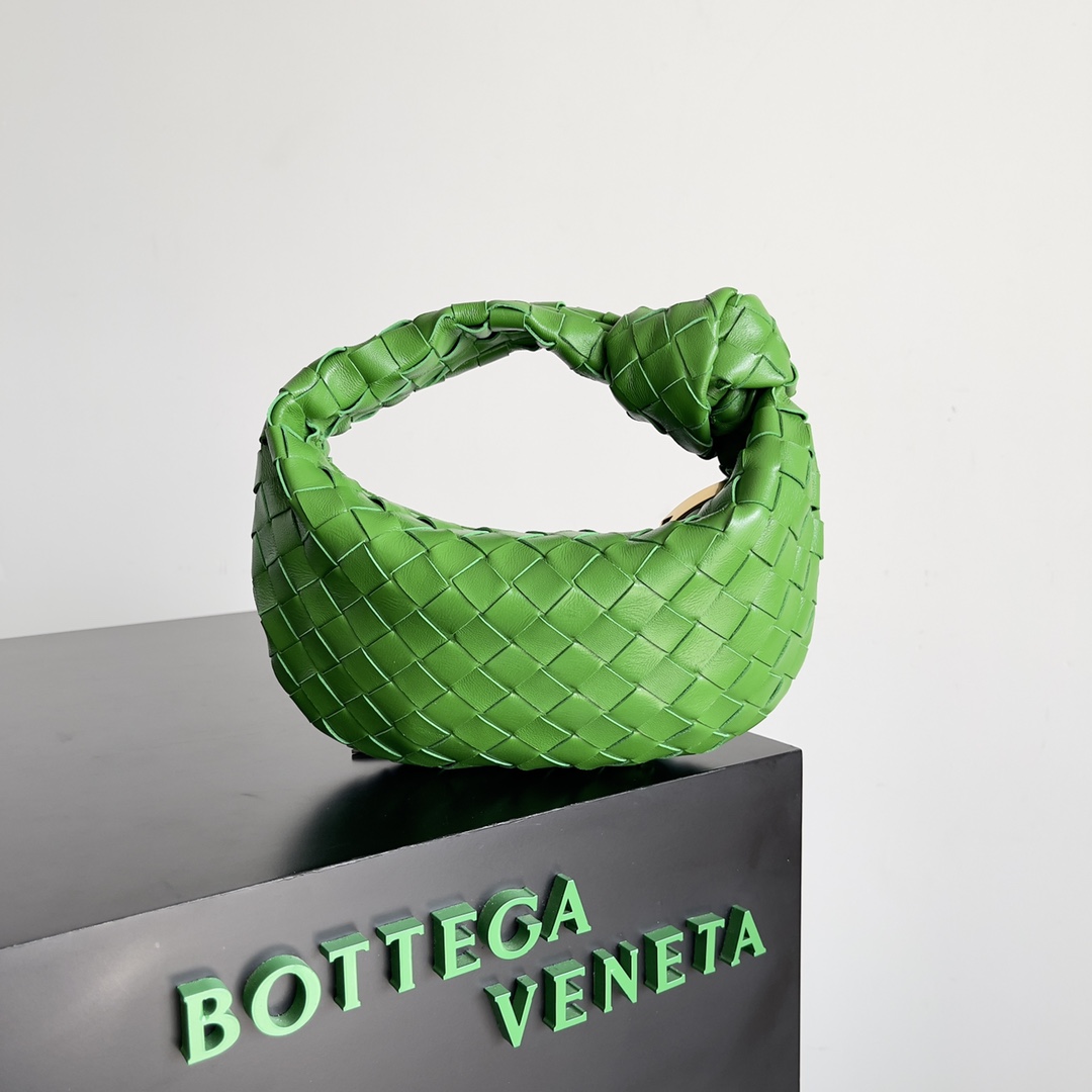 B0tt*ga Ven*ta Woman