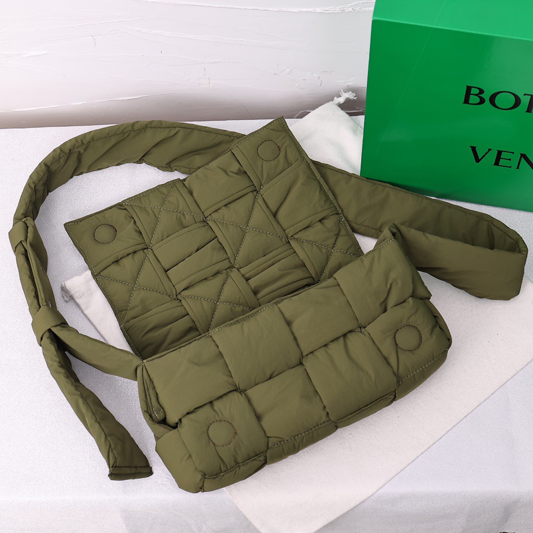 Best Replica B0tt*ga Ven*ta Bags(ColaReps)